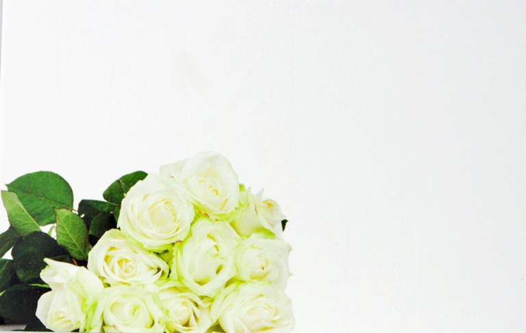 Picture of Florist Cards Small Rose Bunch x 50pcs